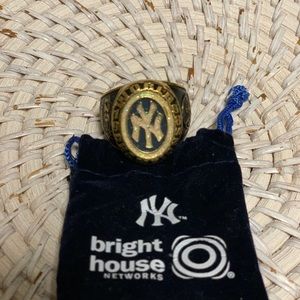 NY Yankees Replica World Series Ring - 1998